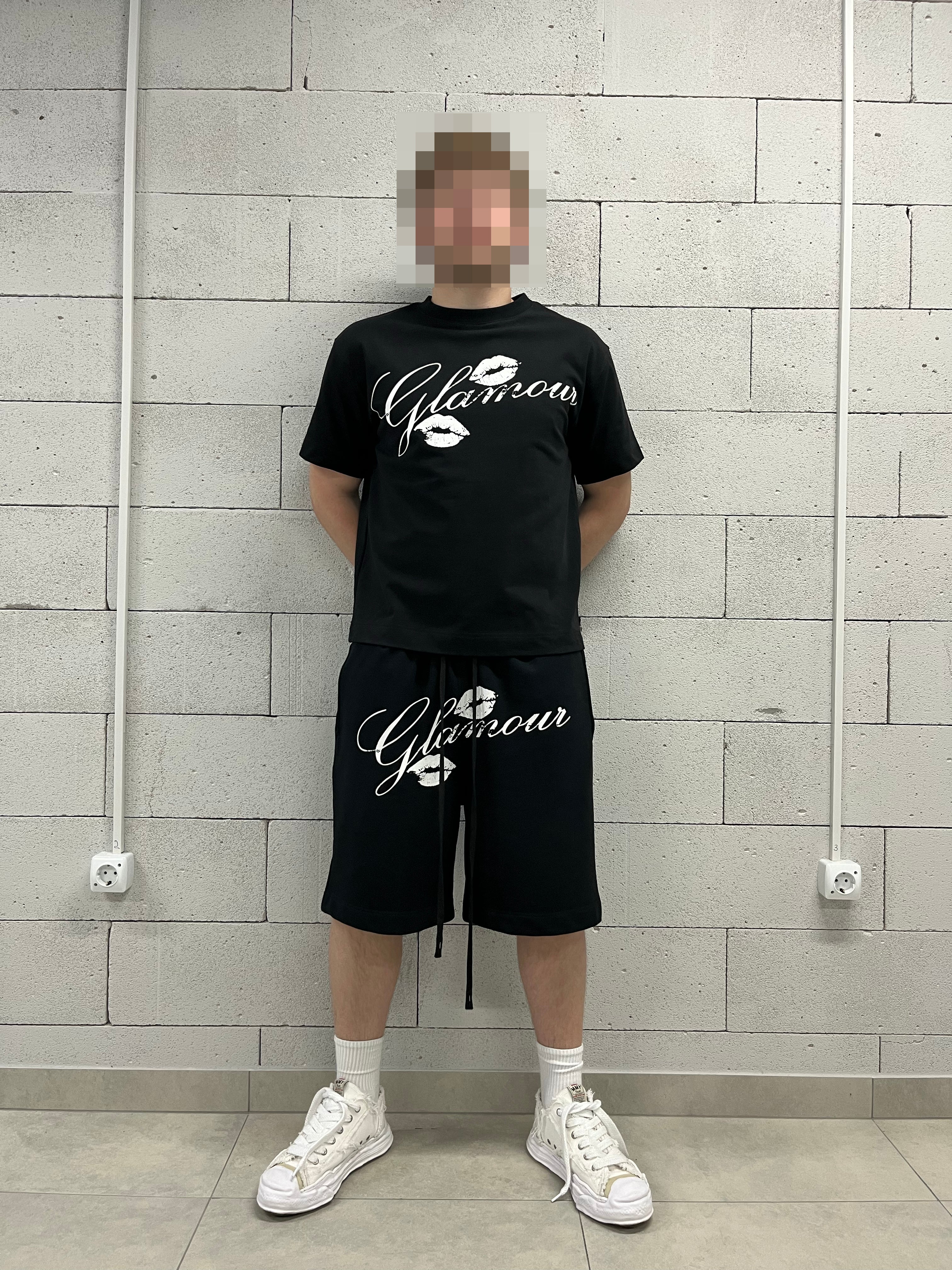 «GLAMOUR» BLACK T-SHIRT