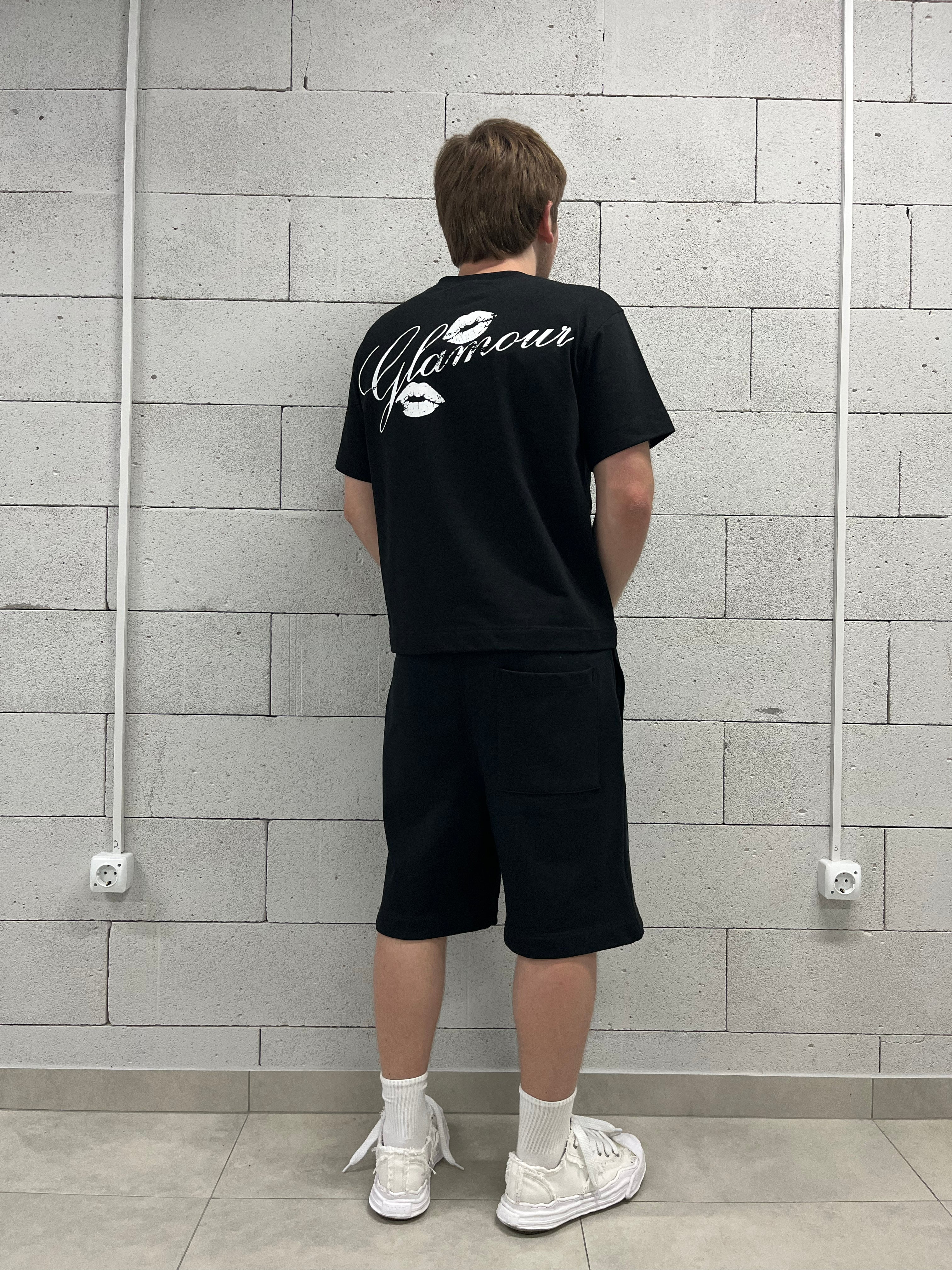 «GLAMOUR» BLACK T-SHIRT