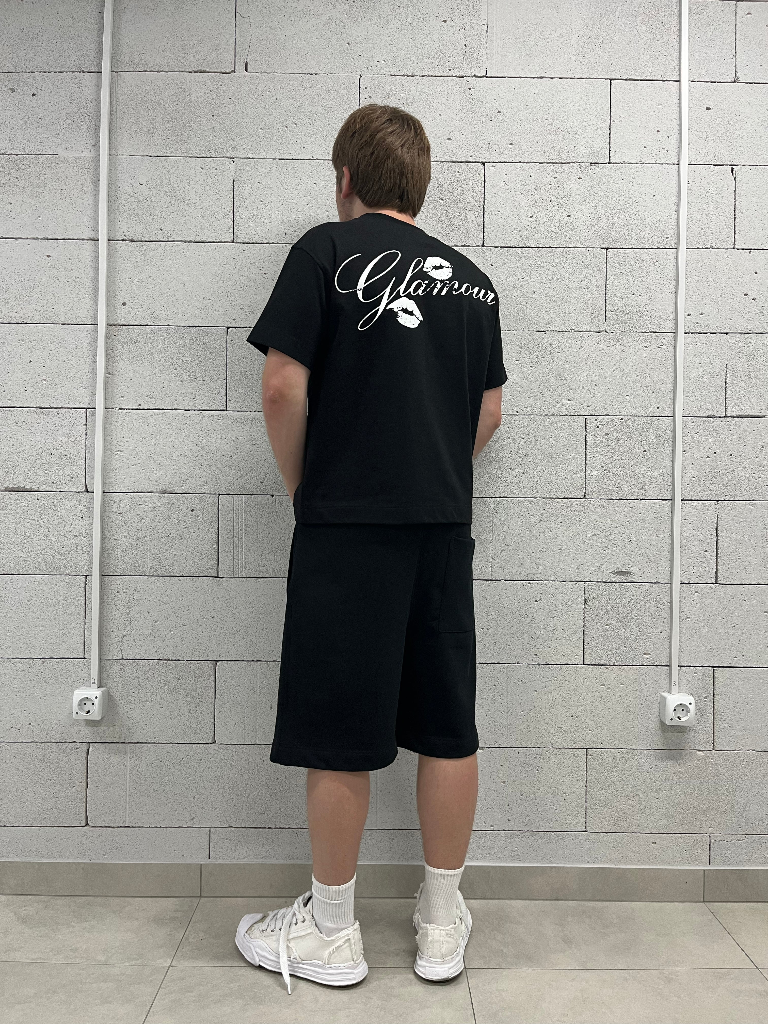 «GLAMOUR» BLACK T-SHIRT