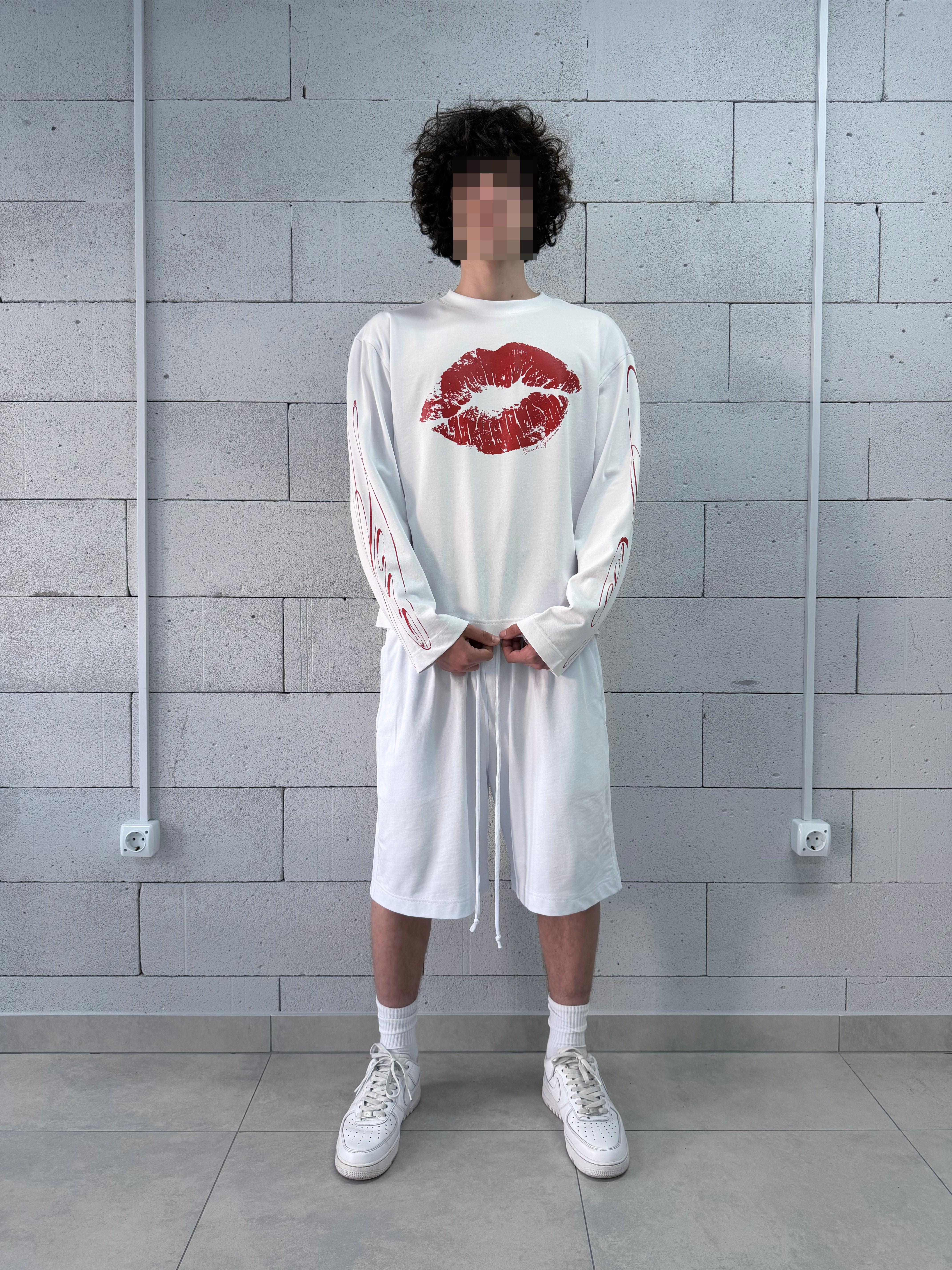 «LOVE KISS» WHITE LONGSLEEVE